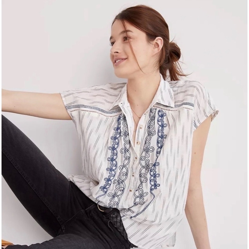 Anthropologie Pilcro Embroidered Surf Top Size XS Button Up Short Sleeve Boxy
